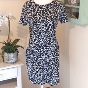 Ellen Tracy Animal Print Monochrome Patterned Dress. Soft Knit.
